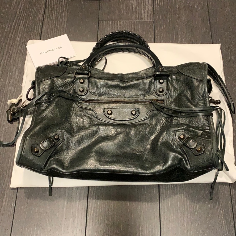 Last drop 💰 Balenciaga Classic City bag in Black